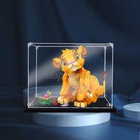 Display King - Acrylic display case with screw for LEGO® Simba the Lion King Cub 43243
