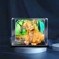 Display King - Acrylic display case with screw for LEGO® Simba the Lion King Cub 43243
