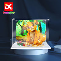 Display King - Acrylic display case with screw for LEGO® Simba the Lion King Cub 43243
