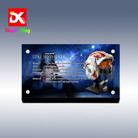 Display King - Acrylic display plaque for Lego Luke Skywalker (Red Five) Helmet 75327
