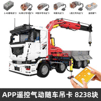 MOULD KING 19002 MOC-8800 Pneumatic Crane Truck with 8239 Pieces
